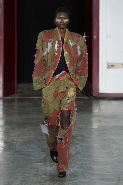 Look 10